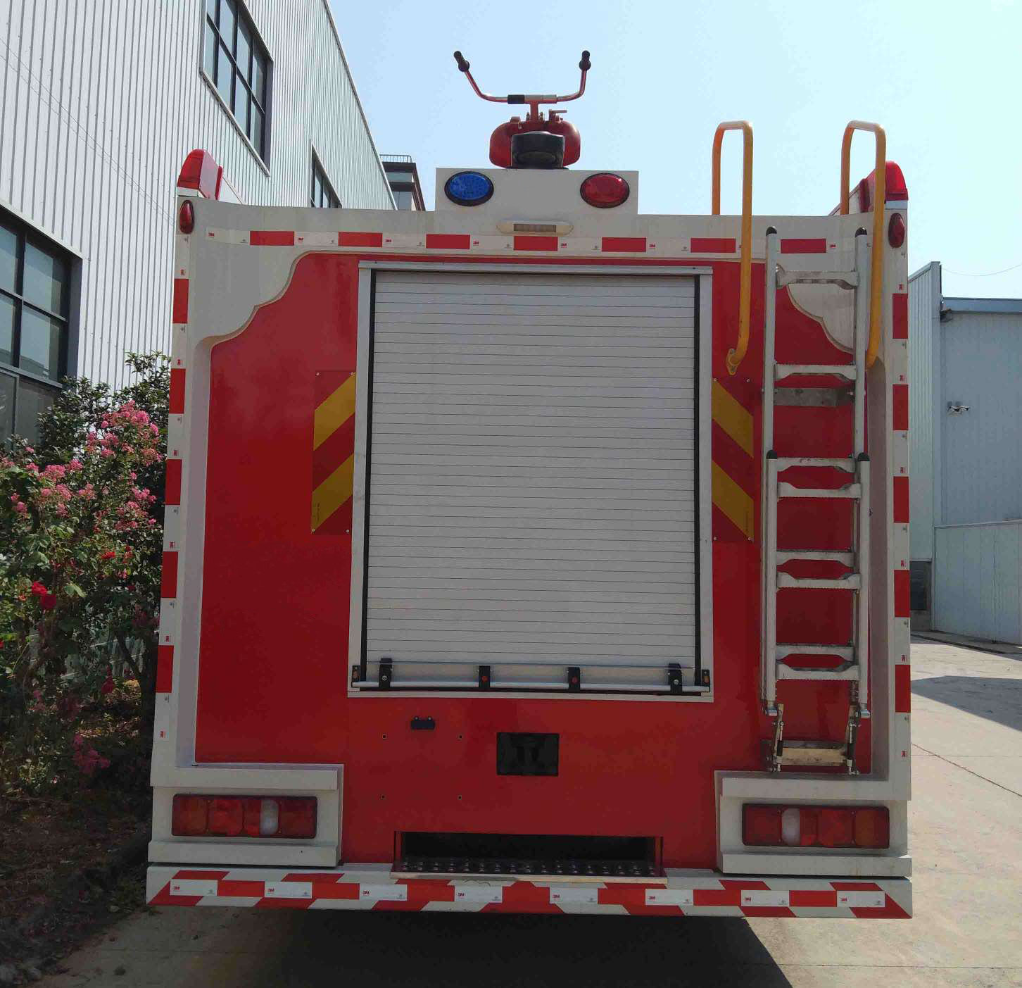重汽豪沃25吨水罐消防车