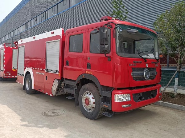 东风多利卡D9-6吨水罐消防车