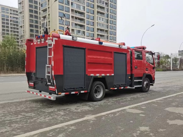 东风多利卡5吨水罐消防车