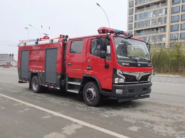 东风多利卡5吨水罐消防车