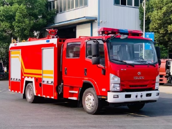 庆铃五十铃3.5吨水罐消防车