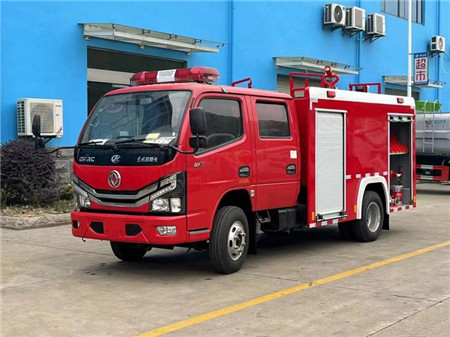 东风多利卡2.5吨水罐消防车