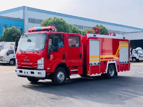 庆铃五十铃3.5吨水罐消防车