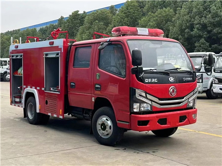 东风多利卡2.5吨水罐消防车
