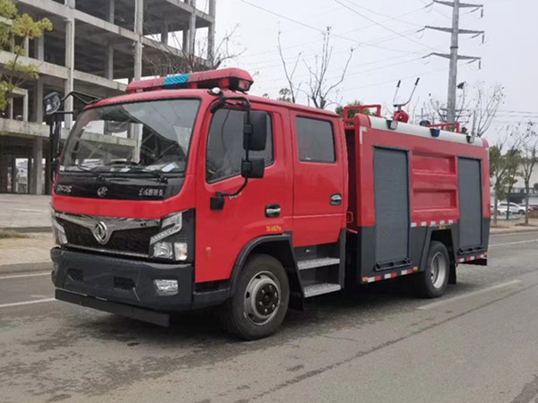 东风多利卡5m³泡沫消防车