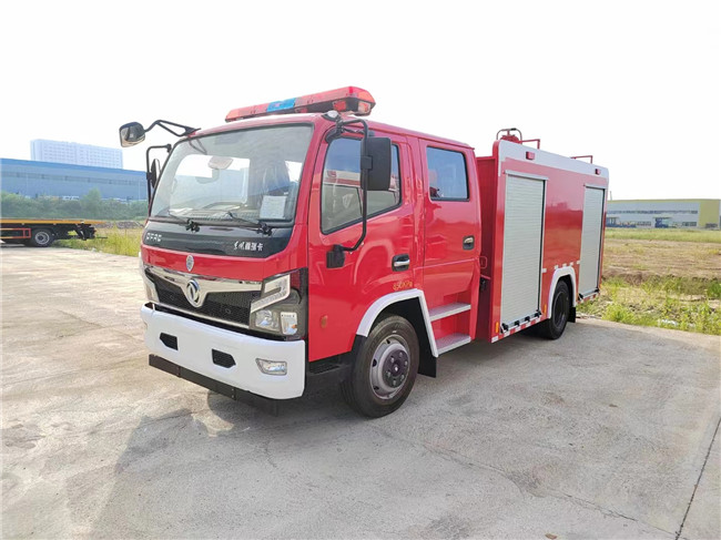 东风多利卡4m³泡沫消防车