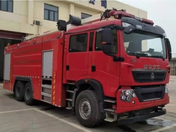 18米举高喷射消防车
