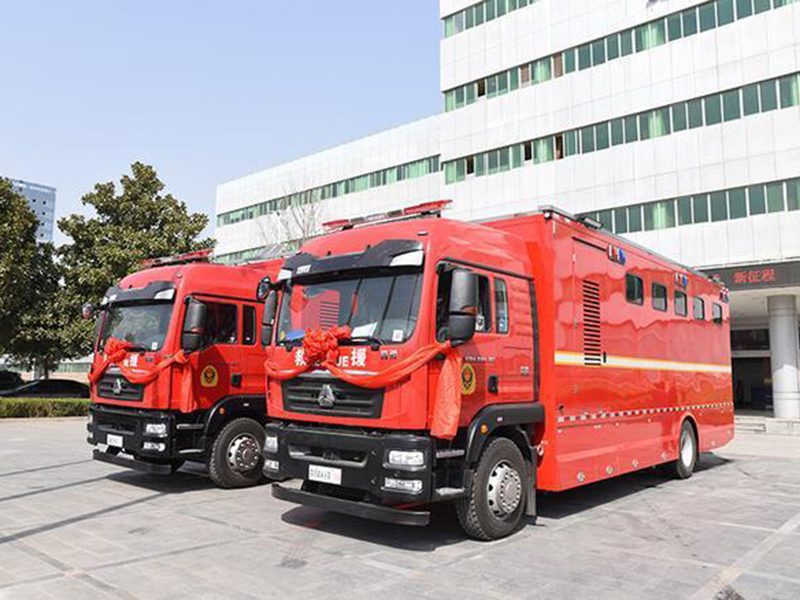 重汽豪沃消防车载洗涤车