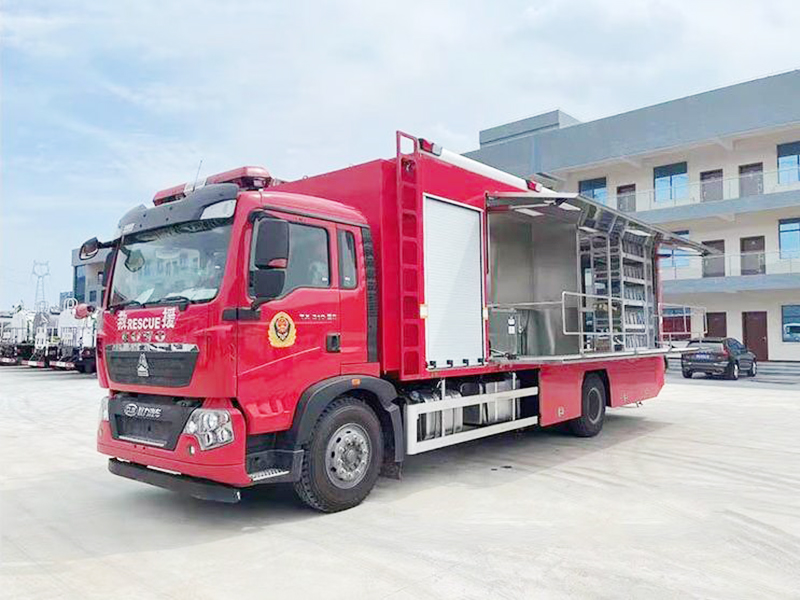 重汽豪沃被服洗涤车