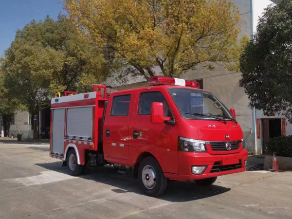 蓝牌东风途逸1吨水罐消防车
