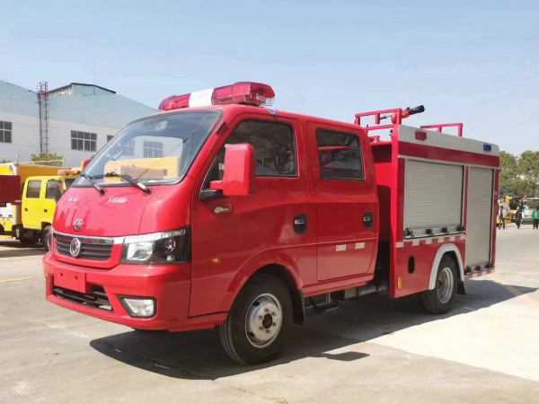 蓝牌东风途逸1吨水罐消防车