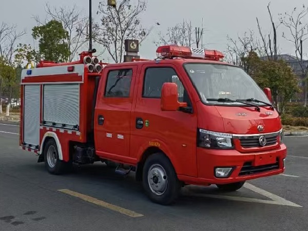 蓝牌东风途逸1吨水罐消防车