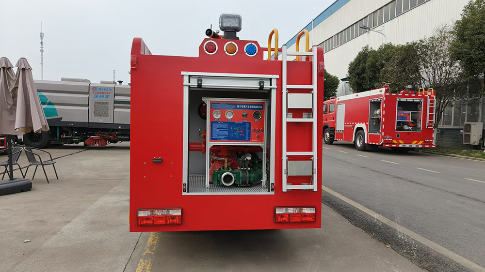 蓝牌东风途逸1吨水罐消防车