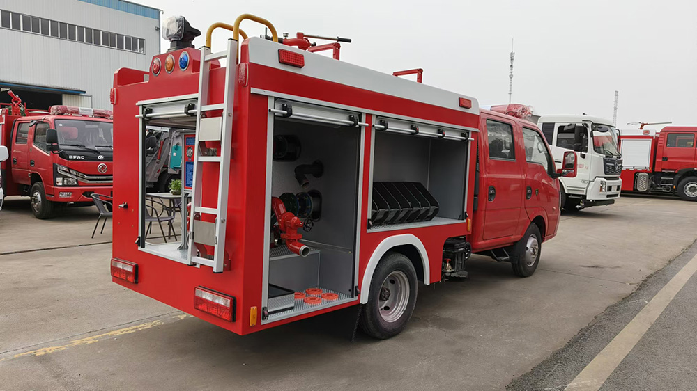 蓝牌东风途逸1吨水罐消防车