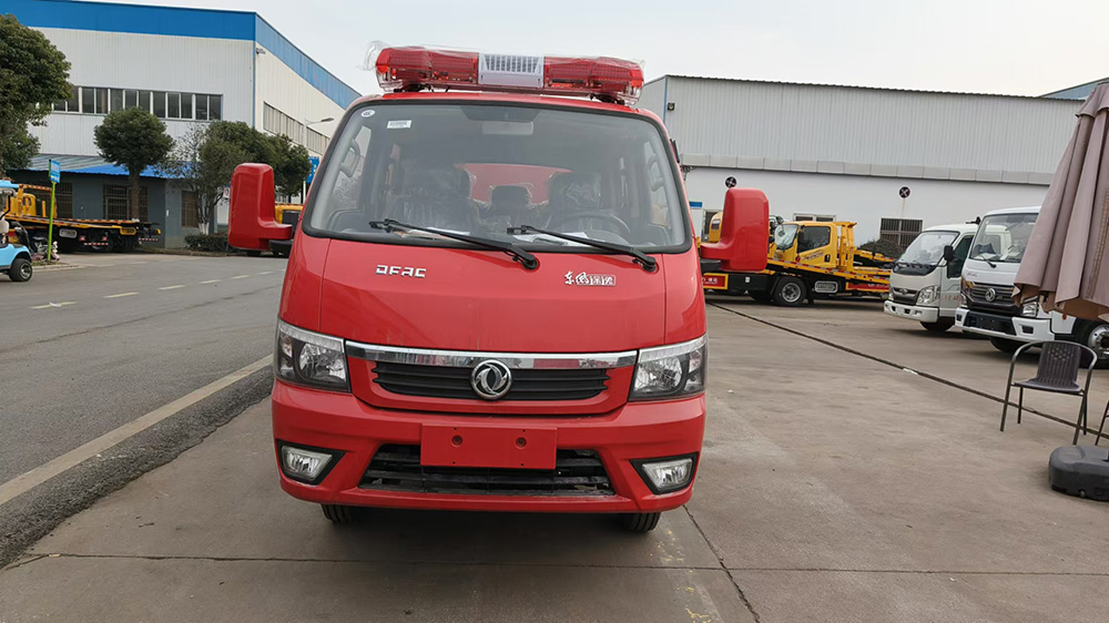 蓝牌东风途逸1吨水罐消防车