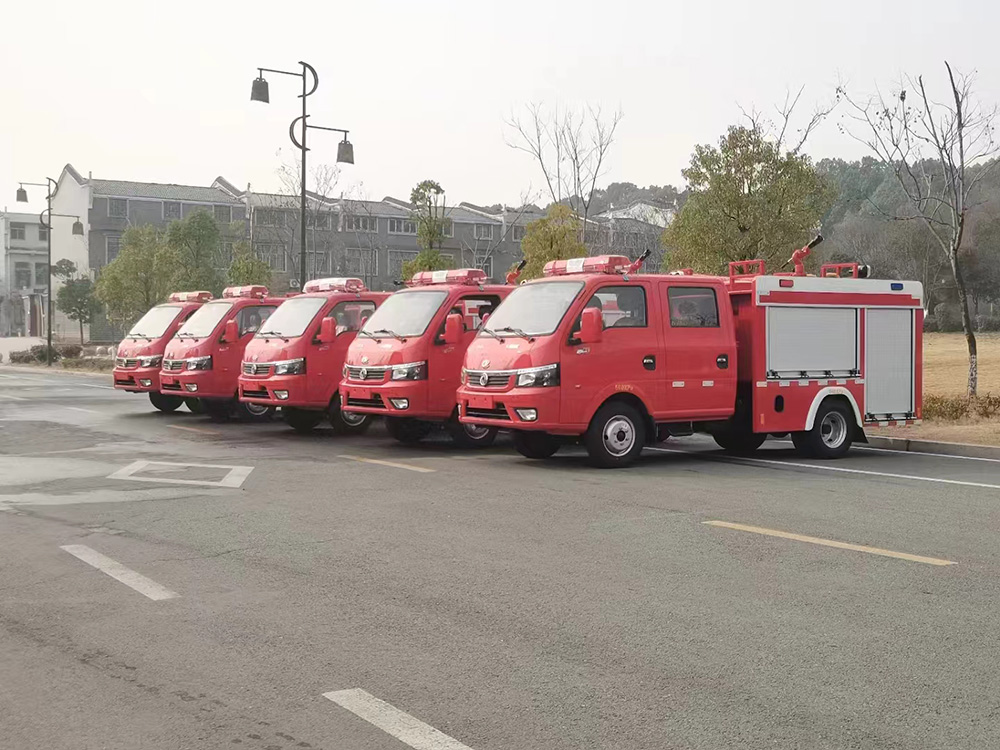 蓝牌东风途逸1吨水罐消防车