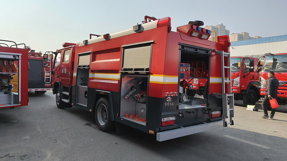 东风多利卡5吨水罐消防车