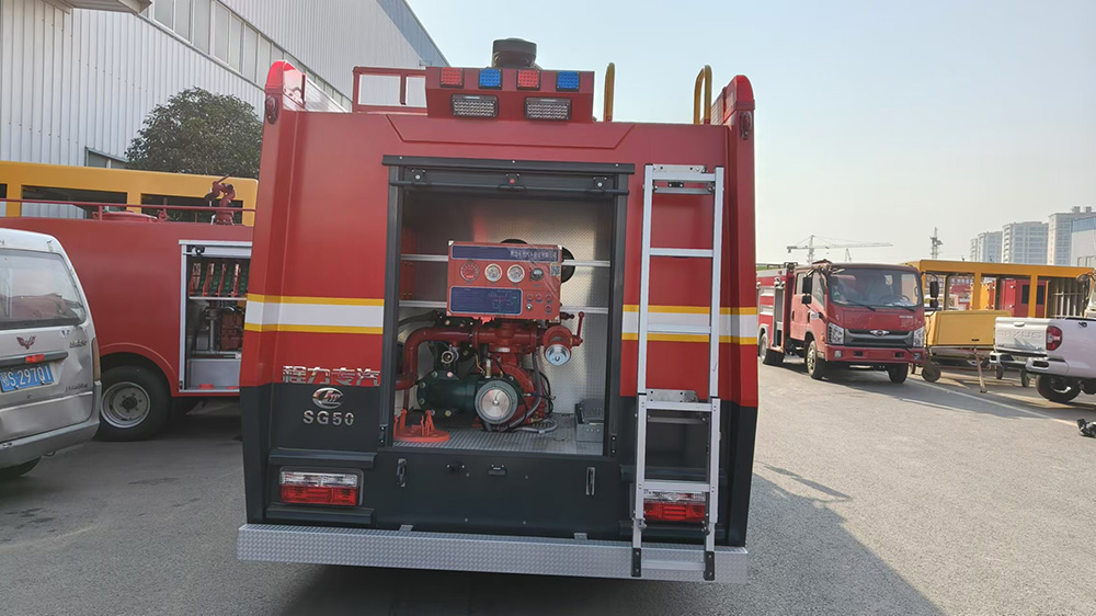 东风多利卡5吨水罐消防车