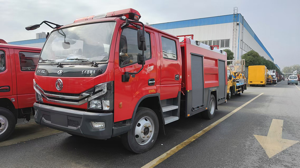 东风多利卡5吨水罐消防车