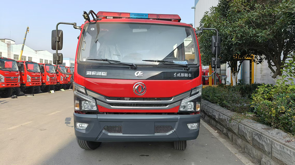 东风多利卡5吨水罐消防车