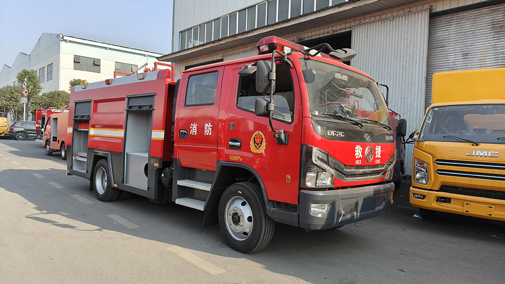 东风多利卡5吨水罐消防车