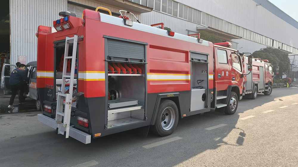 东风多利卡5吨水罐消防车