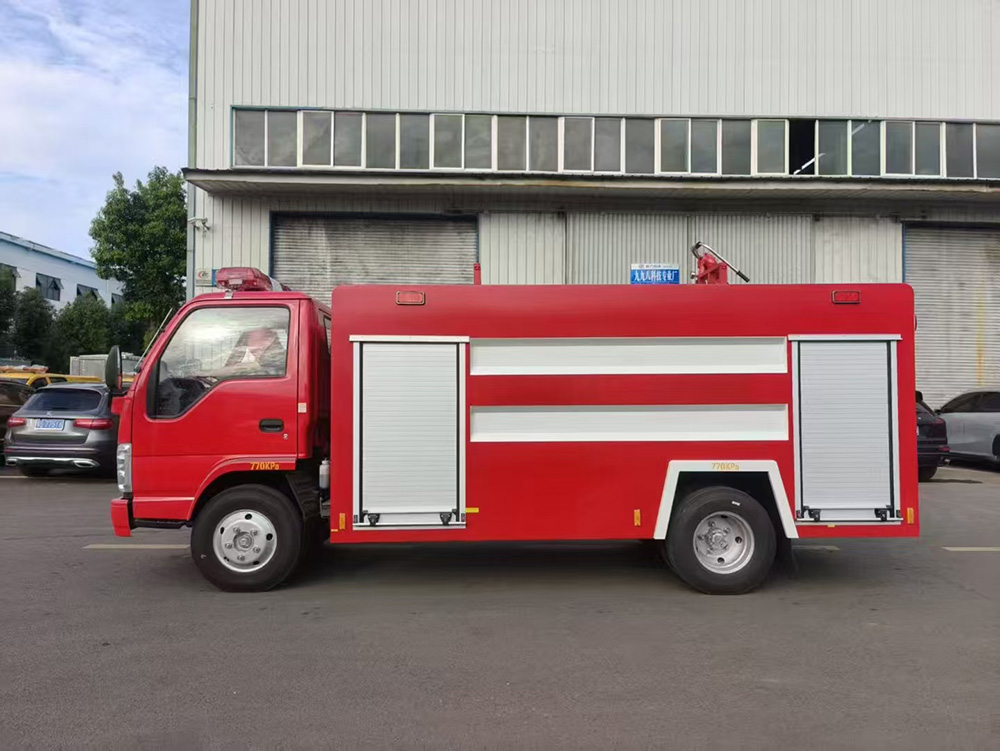 庆铃五十铃3.5吨水罐消防车