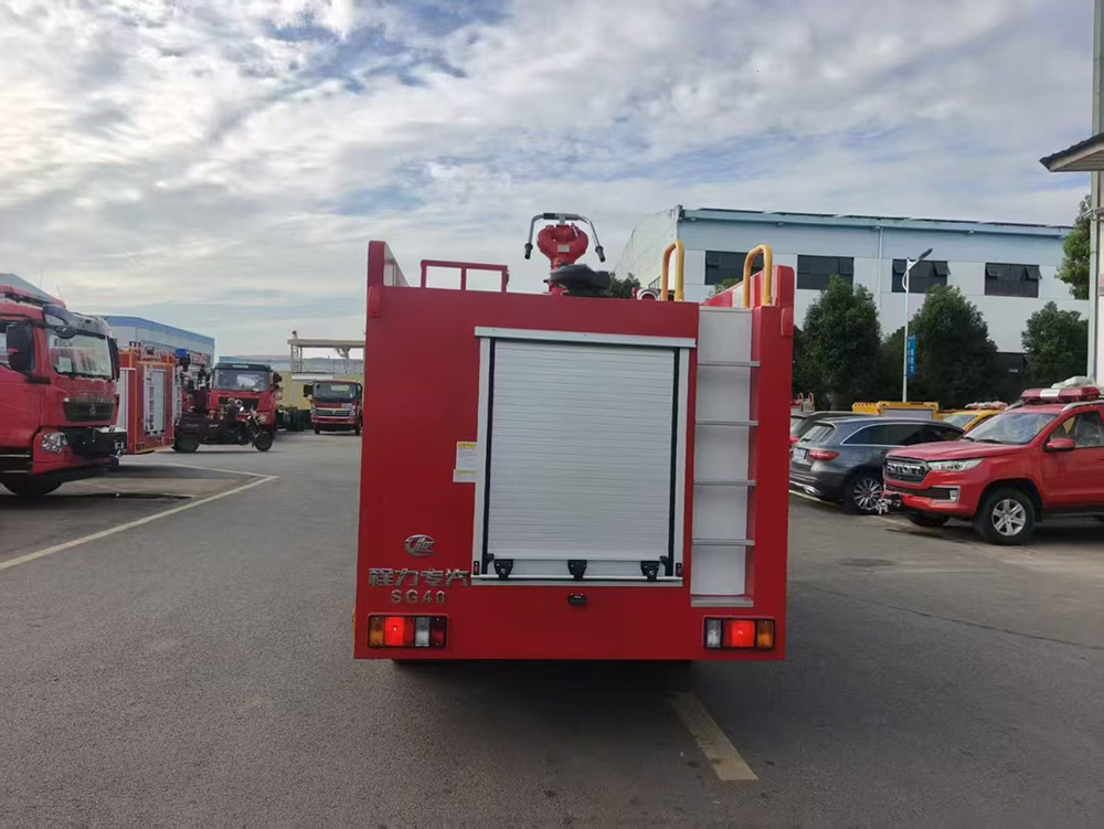 庆铃五十铃3.5吨水罐消防车