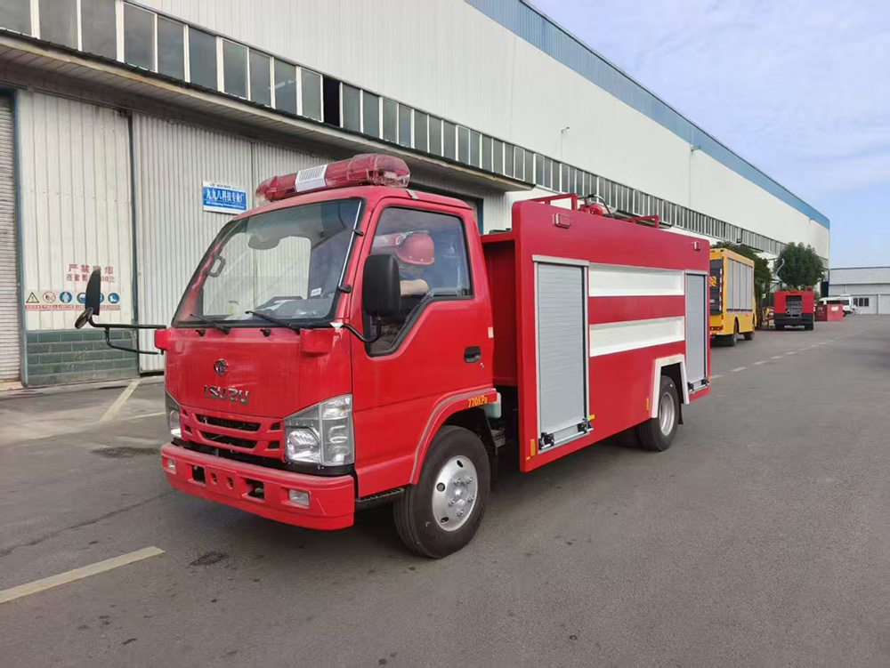 庆铃五十铃3.5吨水罐消防车