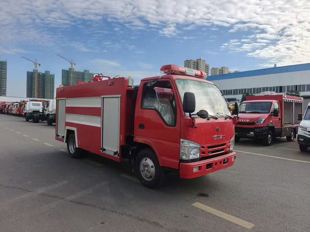 庆铃五十铃3.5吨水罐消防车