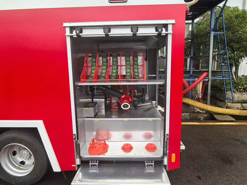 庆铃五十铃3.5吨水罐消防车