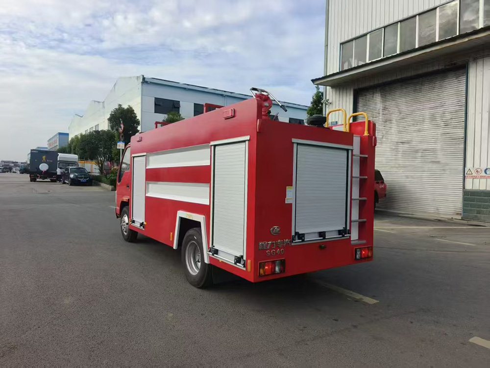 庆铃五十铃3.5吨水罐消防车