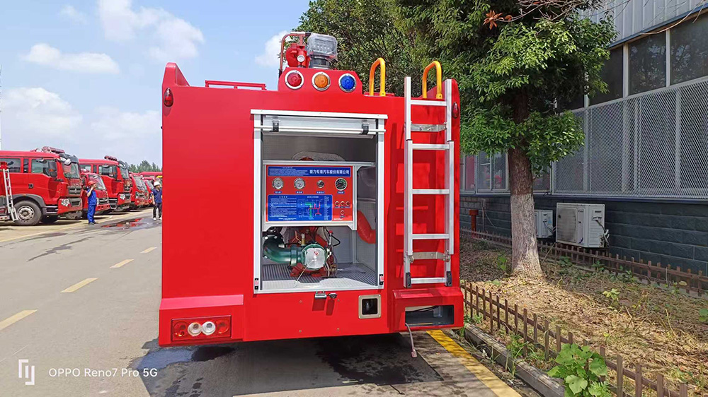福田3.5吨消防洒水车