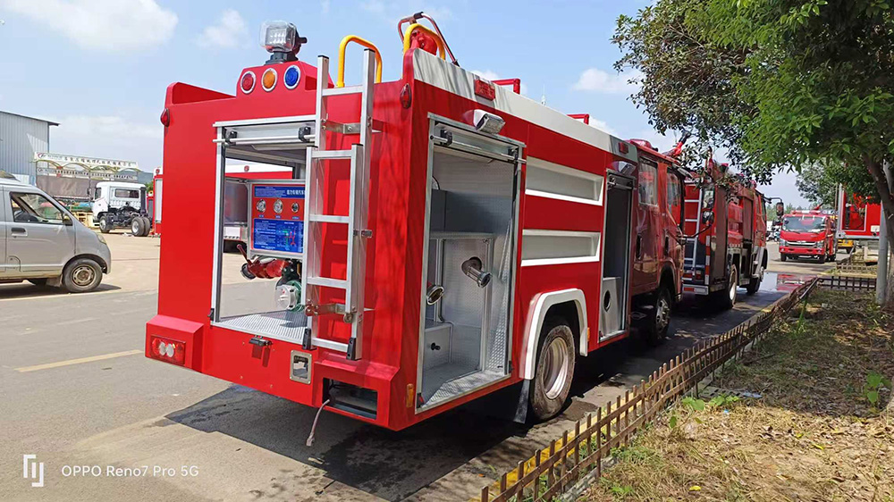 福田3.5吨消防洒水车