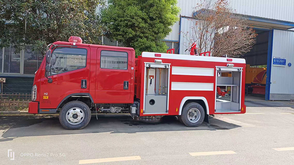 福田3.5吨消防洒水车