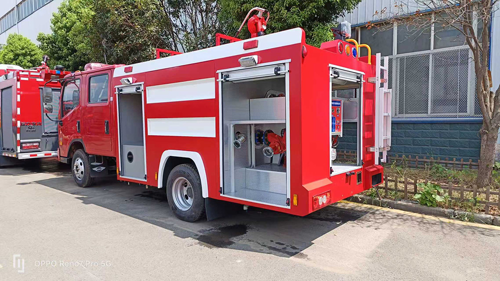 福田3.5吨消防洒水车