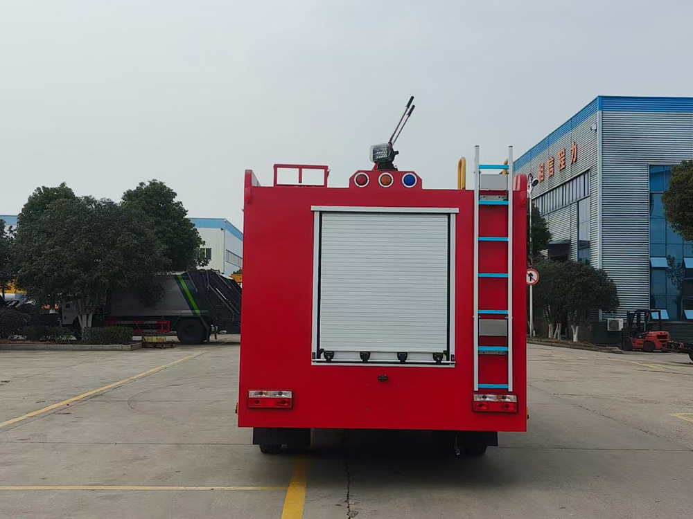 福田6吨水罐消防车