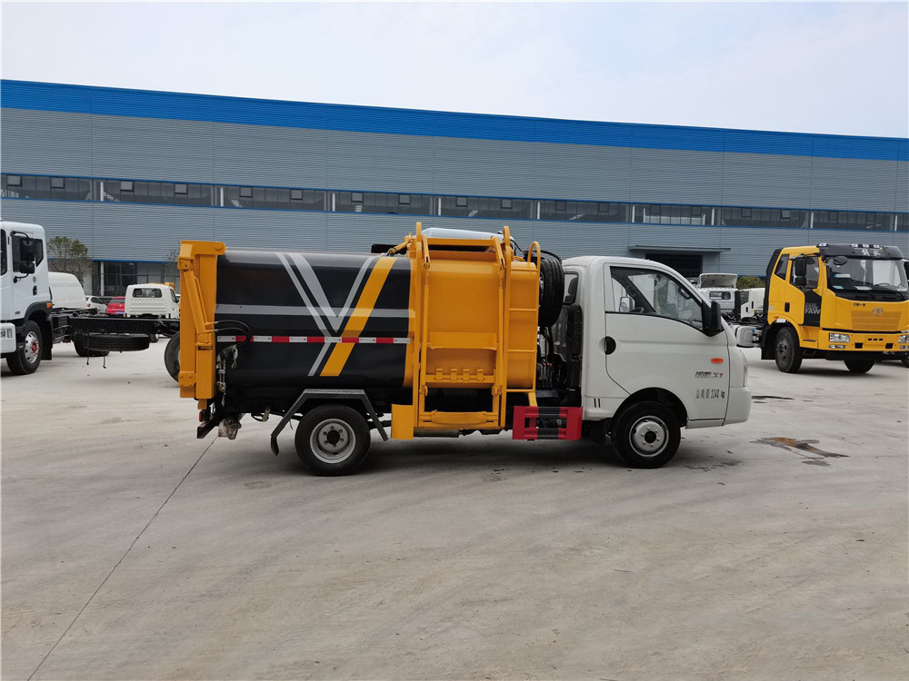 4.5立方 蓝牌凯马瑞航侧装压缩垃圾车